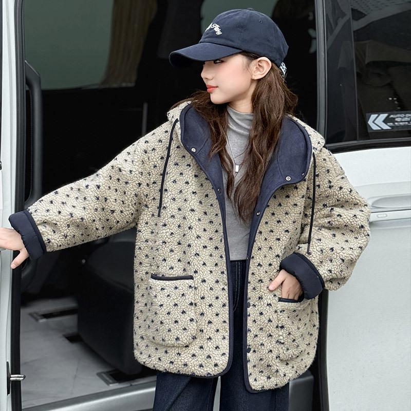 Зимний пушистый свитер для девочек и джинсы на флисовой подкладке 2025 - Новый тренд для детей среднего и старшего возраста