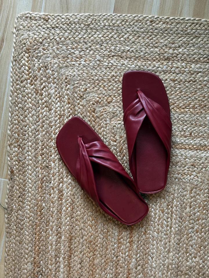 Lan Cabinet, Women's Shoes Niche Design Retro Pinch-on Flip-flops Shoes Women's Summer Wear Toe-on Cool Slippers Women's Flat Bottom