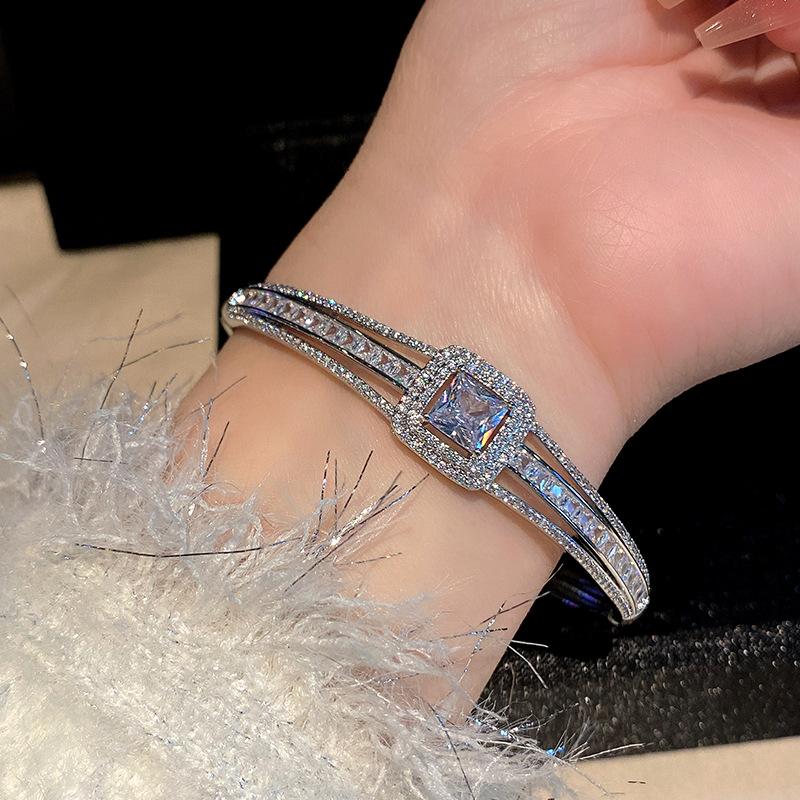 Браслет из микро-инкрустированного циркония для женщин, модный и высококачественный, ажурный геометрический браслет-конфета