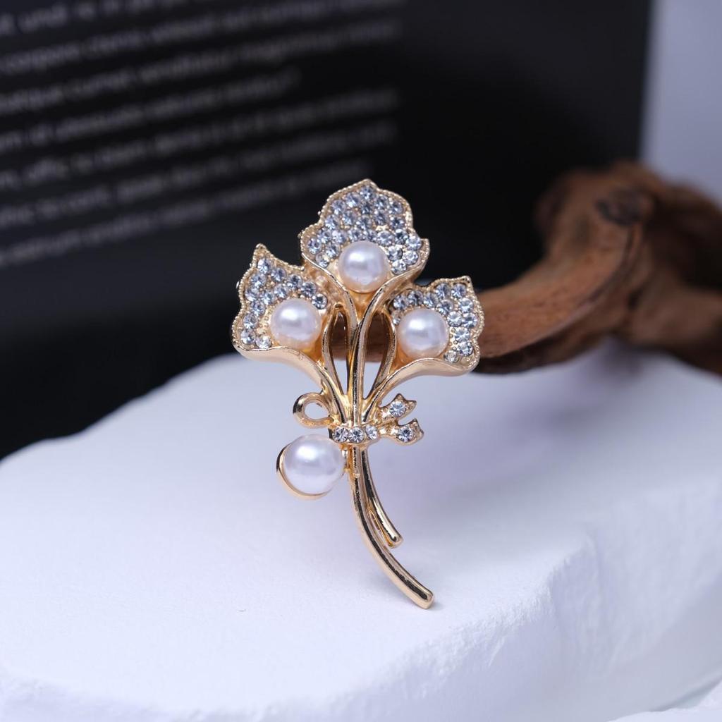Elegant Ladies' Versatile Collar Pin Corsage - Creative Fashion Brooch Accessory