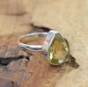 Кольцо с лимонным кварцем, кольцо ручной работы, кольцо с драгоценным камнем, кольцо с грушей, сплошное кольцо, эффектное кольцо, кольцо с безелем, подарок на день рождения