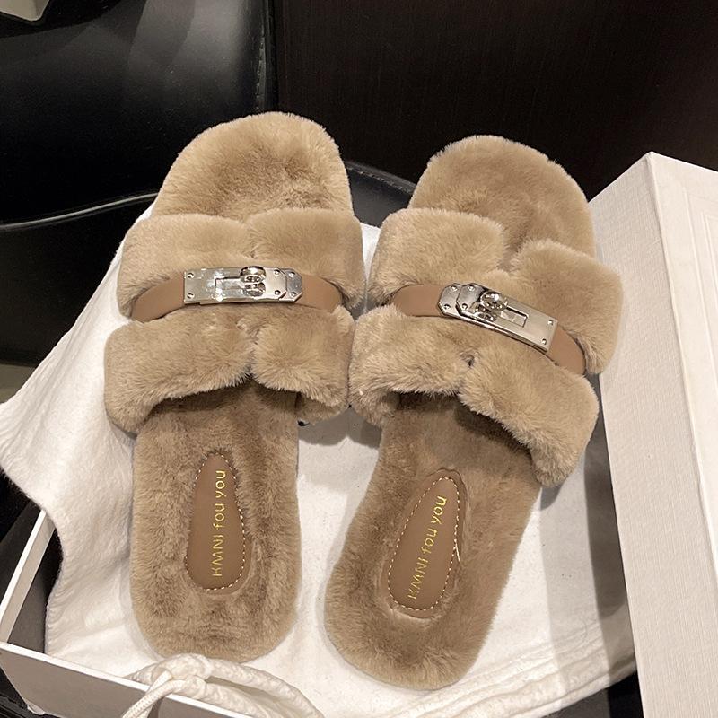 Популярные в интернете пушистые тапочки женские носят осенью и зимой 2025 года, новые на плоской подошве, шлепанцы на перемычке, трендовые плюшевые тапочки в стиле маленького аромата