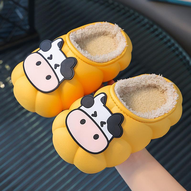 2024 Новые детские тапочки с изображением коровы и животных из мультфильма, детская обувь высшего качества, шлепанцы на плоской подошве, милые маленькие мягкие тапочки для дома с изображением молочной коровы