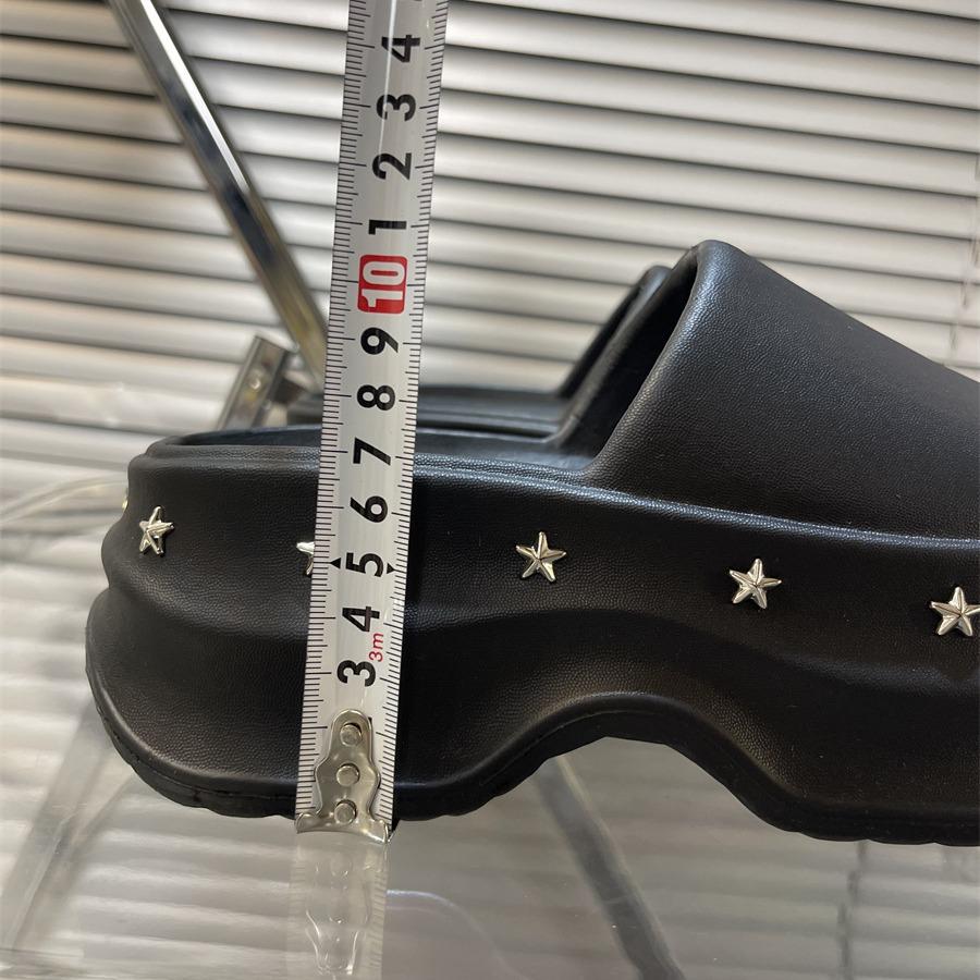 Новые летние уличные шлепанцы женские летние толстоподошвенные крутые тапочки