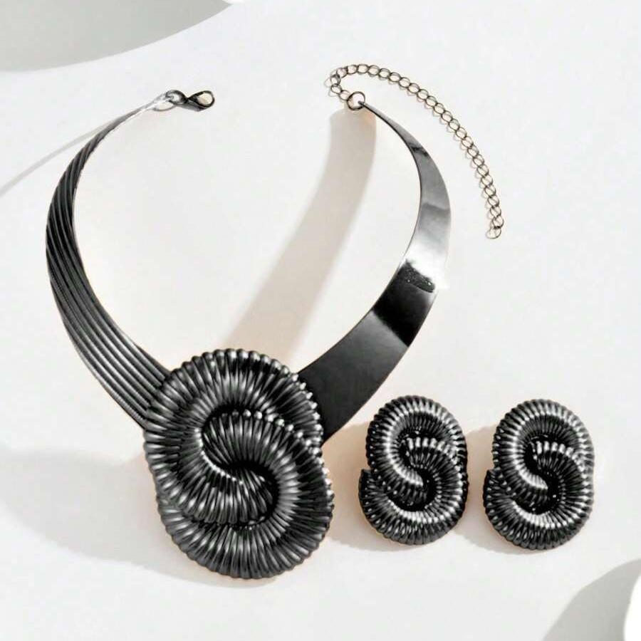 Преувеличенный дизайн личности Геометрическое витое ожерелье Универсальный набор серег-нитей Высококлассное ощущение