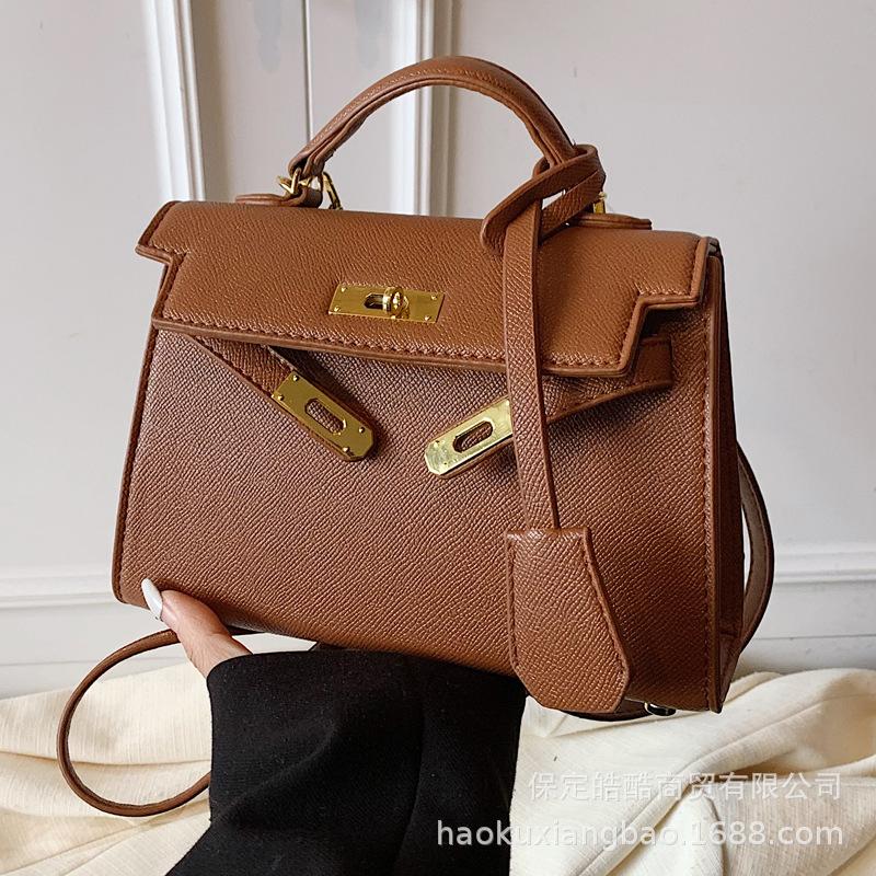 Модная ретро нишевая маленькая квадратная сумка 2025 новая повседневная универсальная женская сумка через плечо изысканная супер огненная сумочка