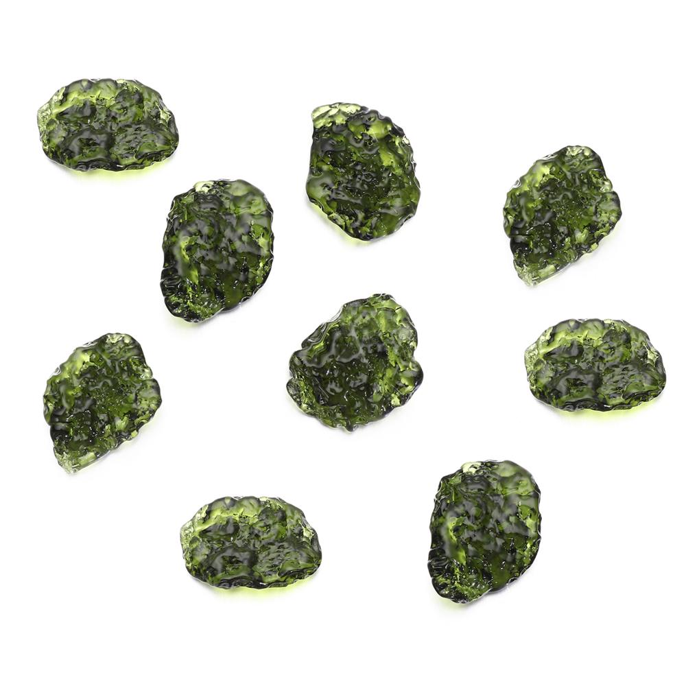 Изготовление подарков для женщин и мужчин Необработанный камень Неправильный камень Молдавит Кристалл Дробленый зеленый кристаллический камень