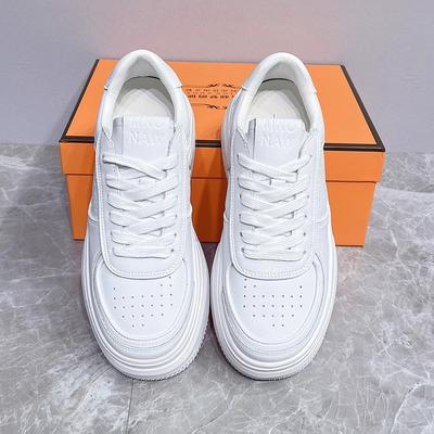 Популярные маленькие белые туфли женские весна 2025 новая женская обувь универсальные повседневные кеды нишевая платформа с увеличением высоты одинарные туфли