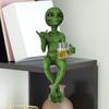 Инопланетная статуя пьет пиво Инопланетная скульптура Изделие из смолы Новинка Забавная настольная декорация Книжная полка Офисный стол Садовый декор