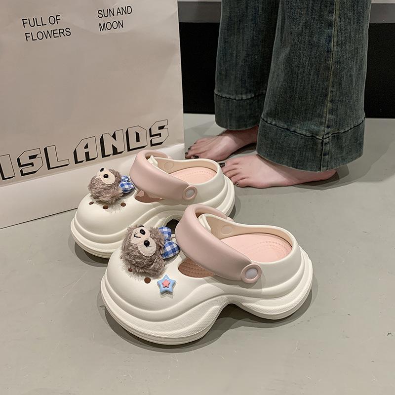 Height-increasing thick-soled hole shoes are fashionable and versatile, non-slip and non-smelly for external wear, cool slippers for feet, indoor home