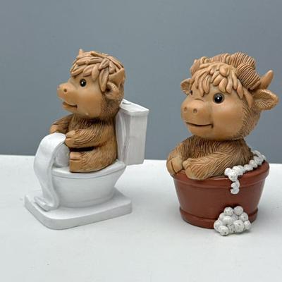 Юшенг Статуэтка из смолы Хайлендской коровы Рулон бумаги Туалет Купание Хайлендская корова Фигурка Скульптура Украшение для дома офиса Настольное украшение