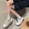 Простые универсальные туфли на толстой подошве высокого класса с увеличенной толстой подошвой белого цвета для женщин 2025 года, новые весенние легкие спортивные туфли в стиле ретро
