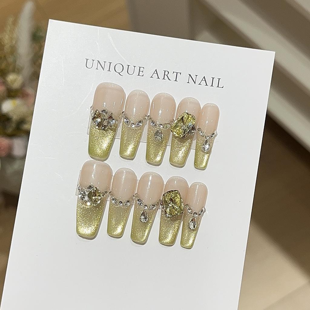 Gentle Huang Chunri Yuan Qi Bursts with Shiny Yellow Cat Eyes Gradient French Broken Diamond Wearable Armor