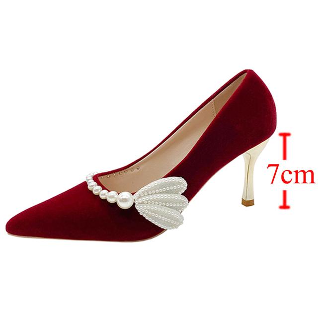 Элегантные свадебные туфли на тонком каблуке с крыльями, женские туфли на высоком каблуке с острым носком и жемчугом, женские модные дизайнерские туфли-лодочки с завязками и бусинами