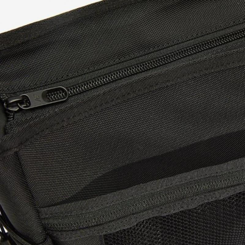 New Balance Сумка-мессенджер с базовым логотипом для школы Nbgcess205