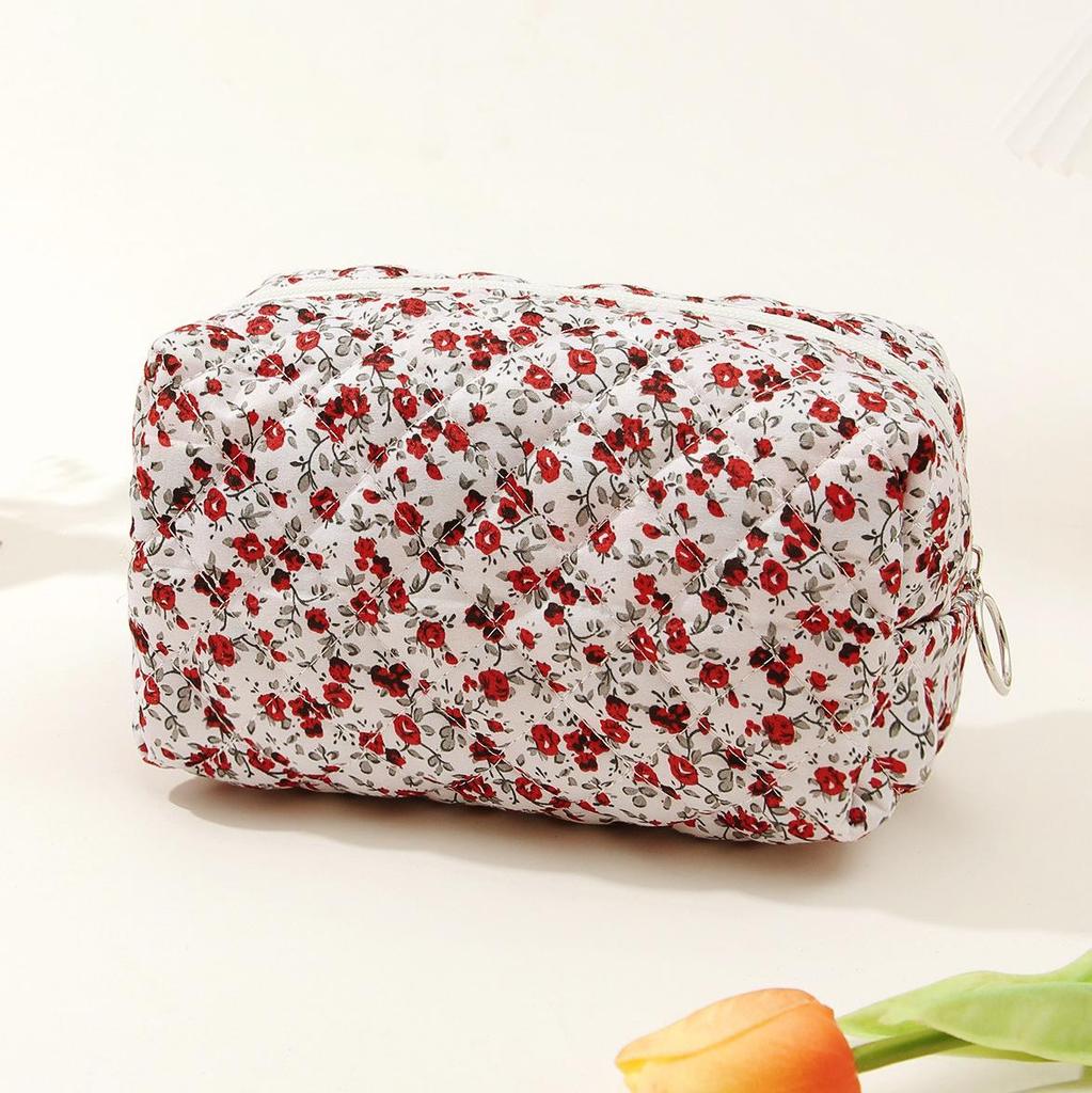 Стеганая хлопковая косметичка Berg Floral - маленькая, с милым цветочным дизайном для хранения в дороге