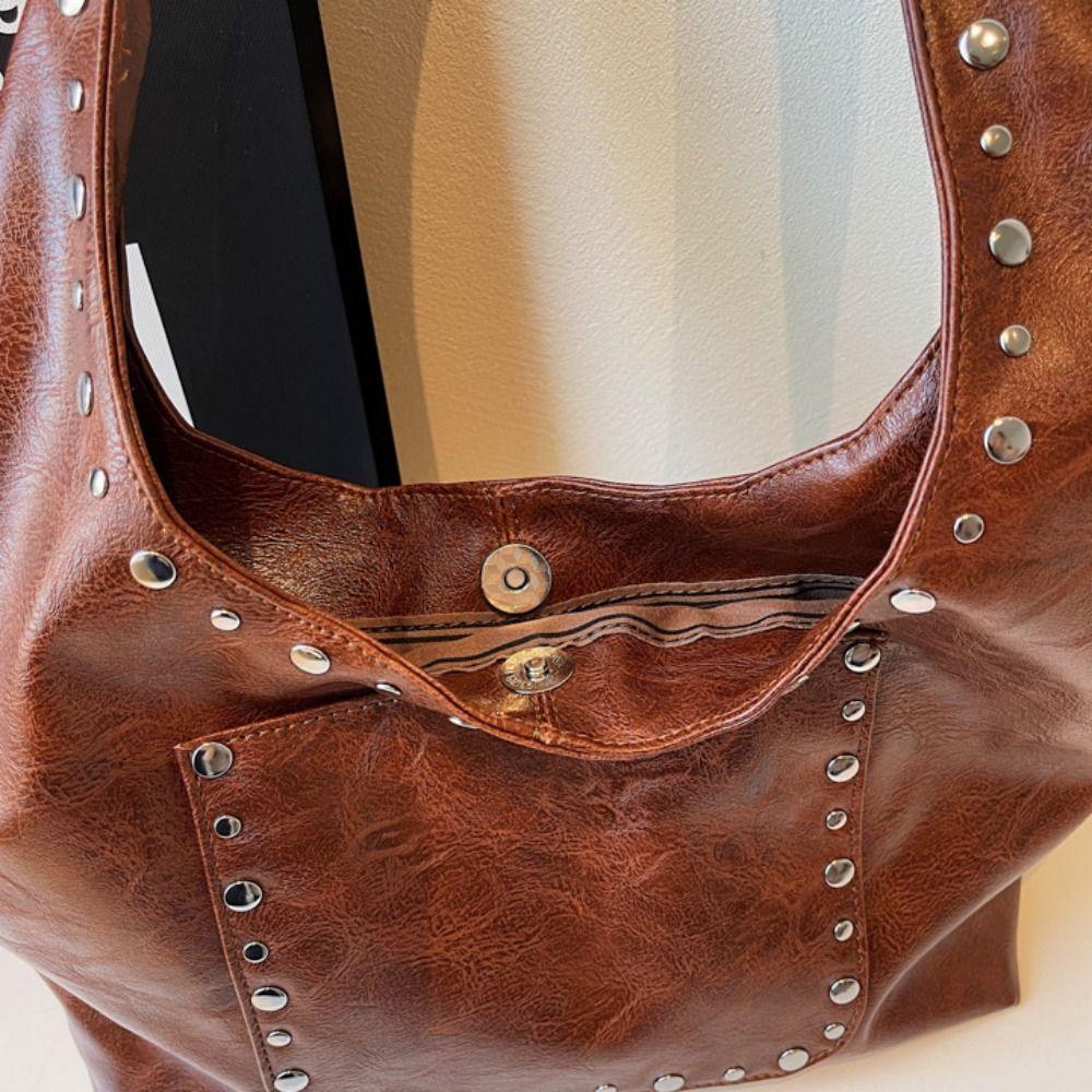 Oil Wax Leather Retro Rivet Shoulder Bag Y2K Motorcycle Bag Simple Locomotive Pack Girls