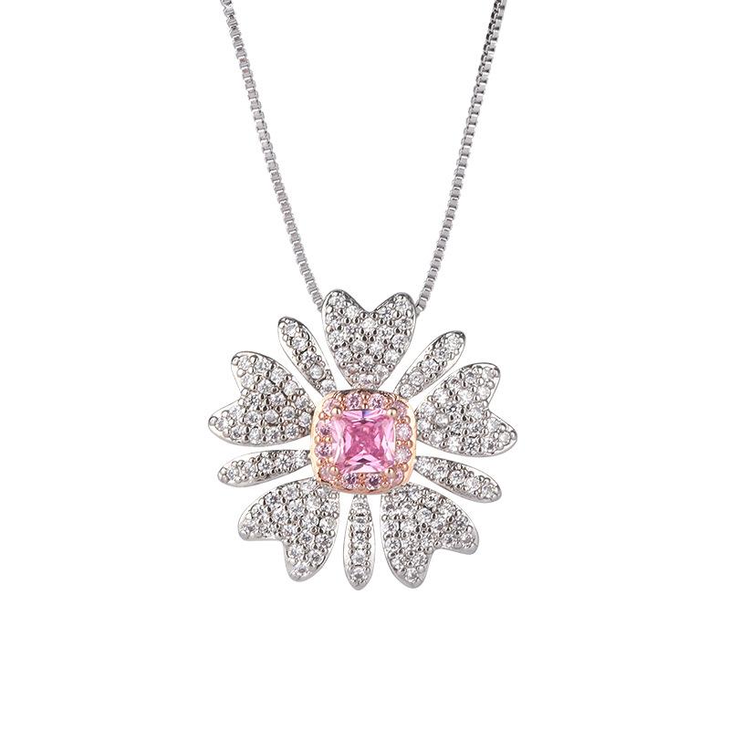 Этнический ретро-комплект из трех предметов: розовое кольцо, серьги, колье, слегка инкрустированное бриллиантами, подвеска, серьги-гвоздики.