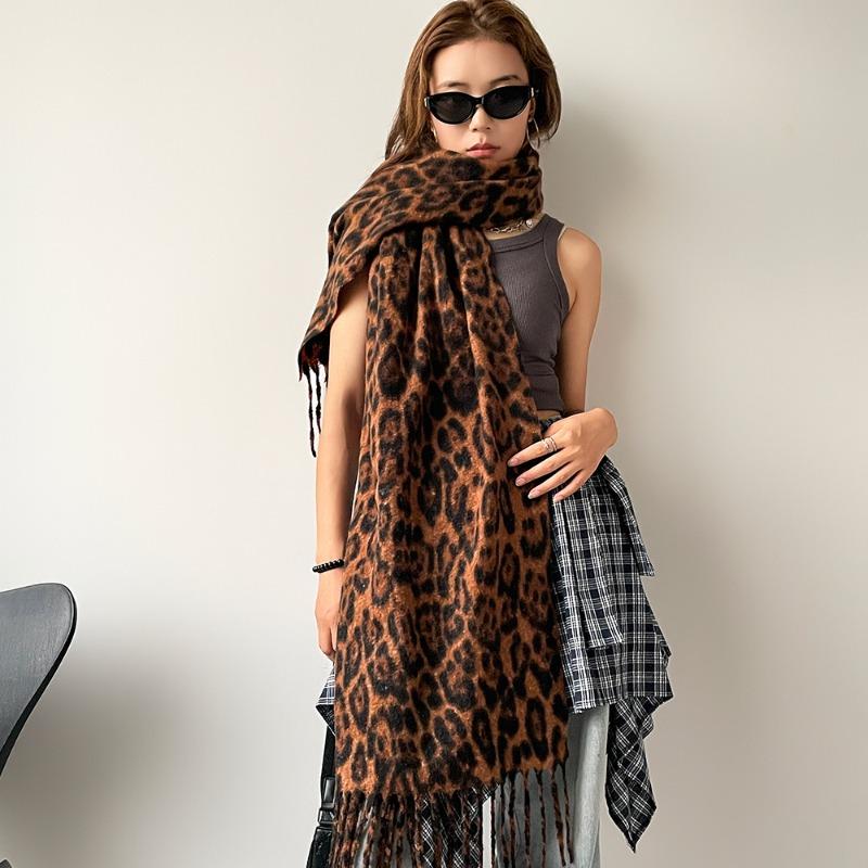 Leopard Print Scarf Women's Autumn and Winter Fashion Versatile Thickened Warm Scarf Long High-end Shawl