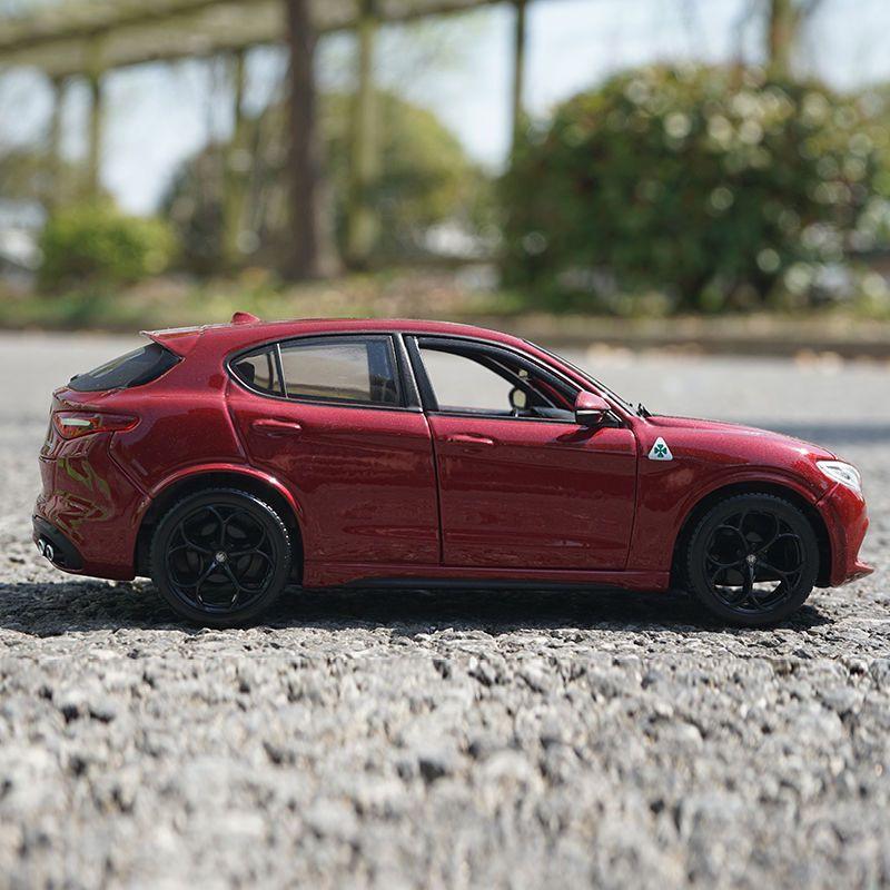 Bburago 1:24 Alfa Romeo Stelvio SUV Alloy Car Model Diecast Metal Toy Off-road Vehicle Car Model Simulation Collection Kids Gift
