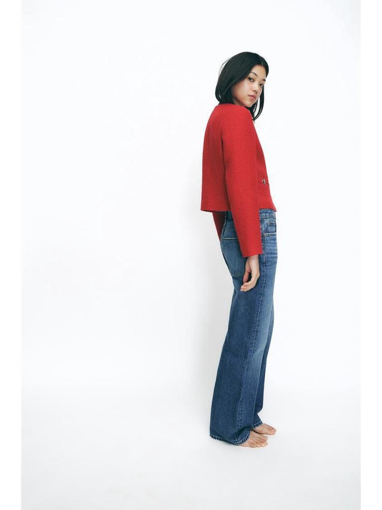 Женская мода весна 2025: Европейский и американский универсальный текстурированный пиджак в французском стиле с пуговичным декором