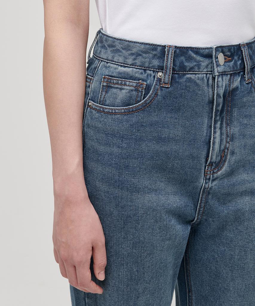 MUSINSA STANDARD WOMAN Женские джинсы Mom Fit [Средний индиго]