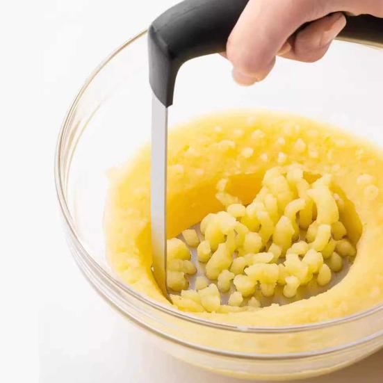 Картофелемялка с нескользящей резиновой ручкой U-образной формы Картофелемялка с равномерной сеткой для сладкого картофеля тыквы