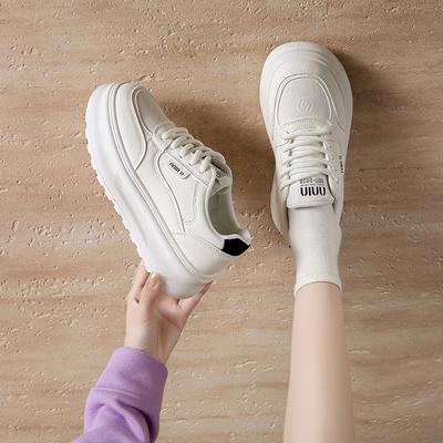 2025 весна маленькие белые туфли новая корейская версия ins студентки платформа увеличивающая рост спортивная обувь для скейтбординга повседневная обувь уличный снимок 261