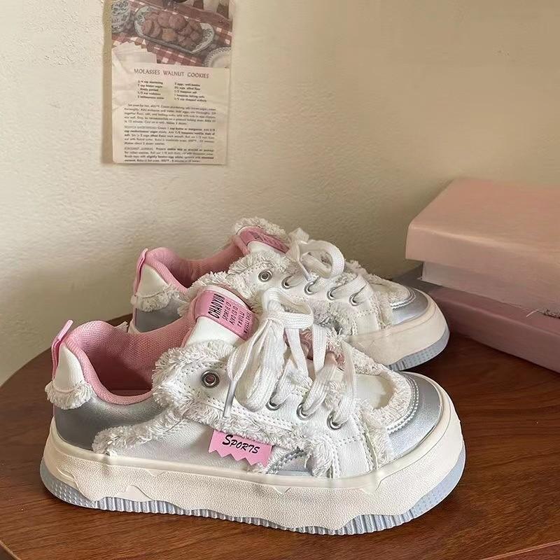 Уродливые милые серебристые пудровые туфли на толстой подошве, маленькие белые туфли, новые кожаные туфли для повседневной носки с грубым краем, спортивные универсальные туфли для студентов