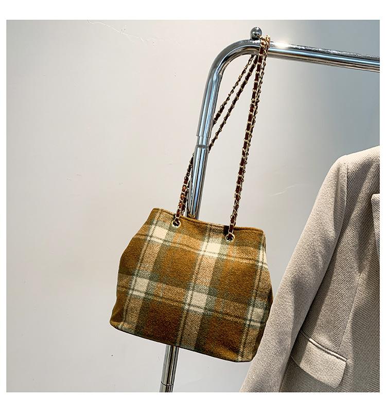 Корейская версия большой вместительной сумки подмышкой женская сумка весна 2024 новая шерстяная клетчатая сумка-тоут сумка через плечо