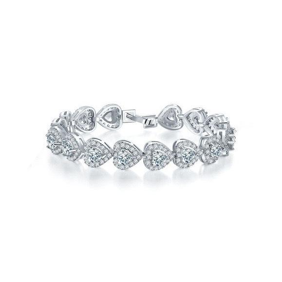 Classic heart-shaped bracelet, simple and fashionable, exquisite bracelet