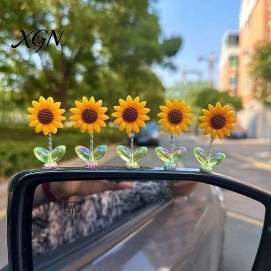 Interior Aesthetic Accessories 5Pcs Wobble Sunflower Car Dashboard Decor, Resin Spring Flower Ornament Cute Office Desk Decorations with Non