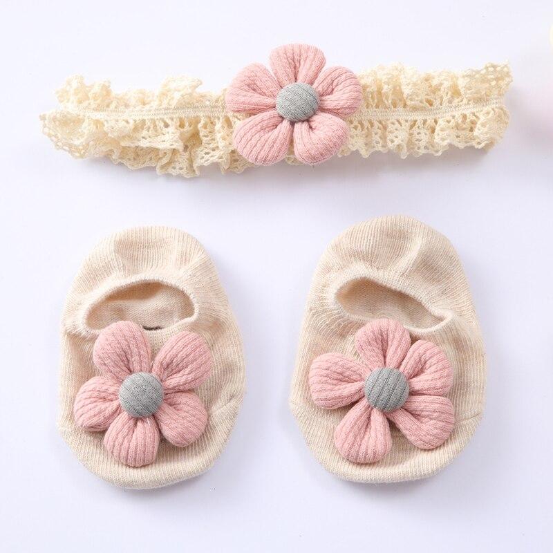 Вязаные хлопковые носки с цветочным узором для маленьких девочек, противоскользящие носки до щиколотки, кружевной комплект с повязкой на голову, подарочная одежда для новорожденных