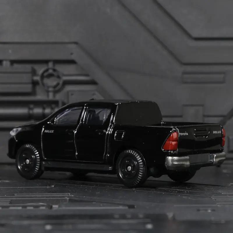 Toyota Hilux Литые модели автомобилей и игрушечные транспортные средства Модель автомобиля Масштабная миниатюрная модель автомобиля для детей