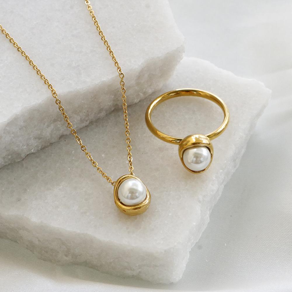 Necklace Accessories Elegant Jewelry for Women 18K Gold Plated Stainless Steel Freshwater Pearl Pendant Necklace