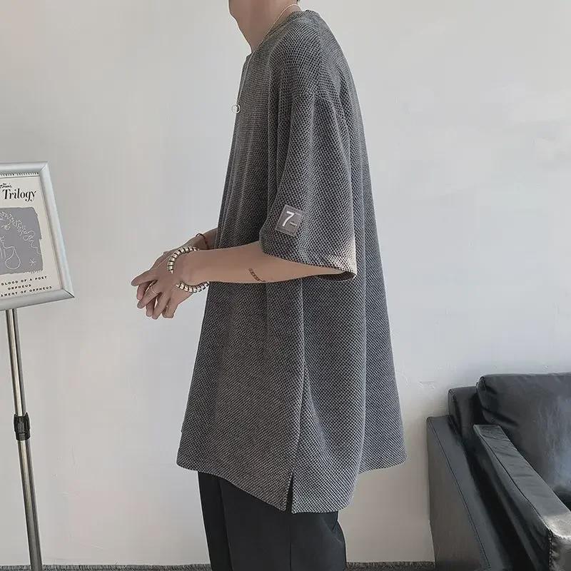 Мужская стильная футболка с короткими рукавами и ажурным узором - летняя одежда высшего качества