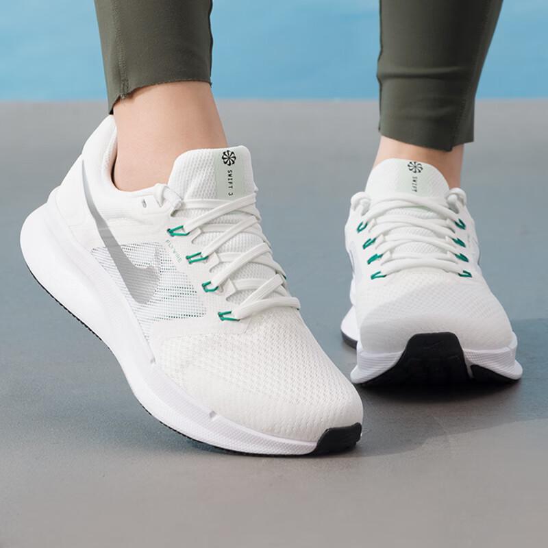 Nike Women's SWIFT '7/24 Running Shoes