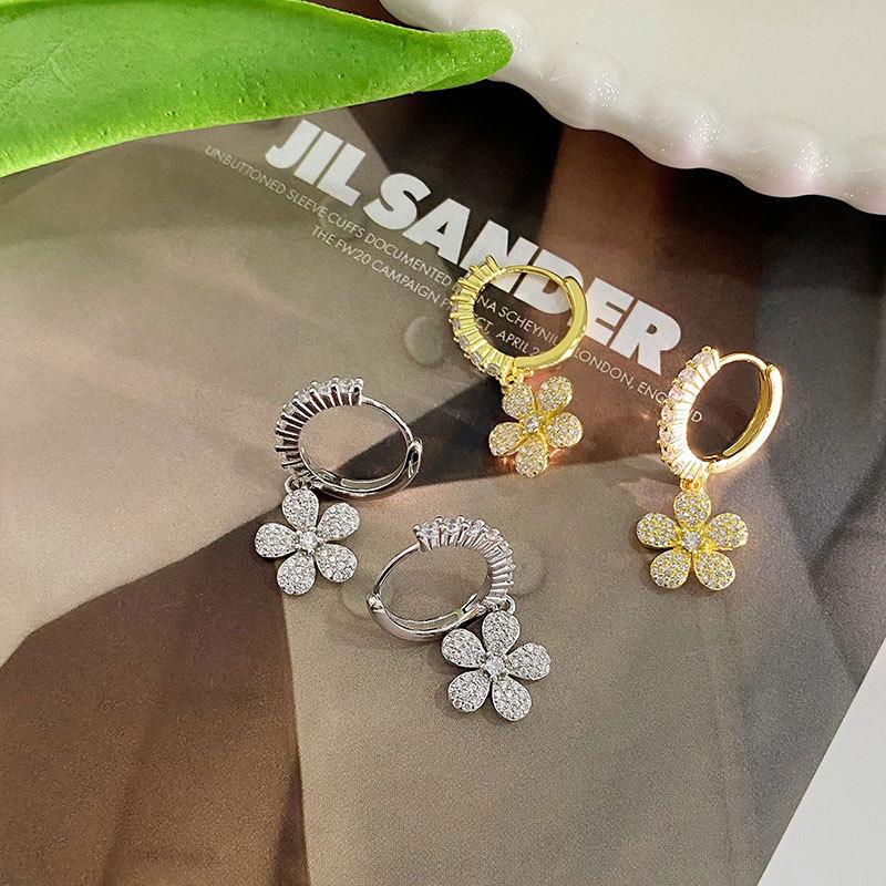 Diamond-inlaid Flower Ear Buckle Full Diamond Small Flower Earrings Temperament Super Fairy Light Luxury Earrings for Women New Style