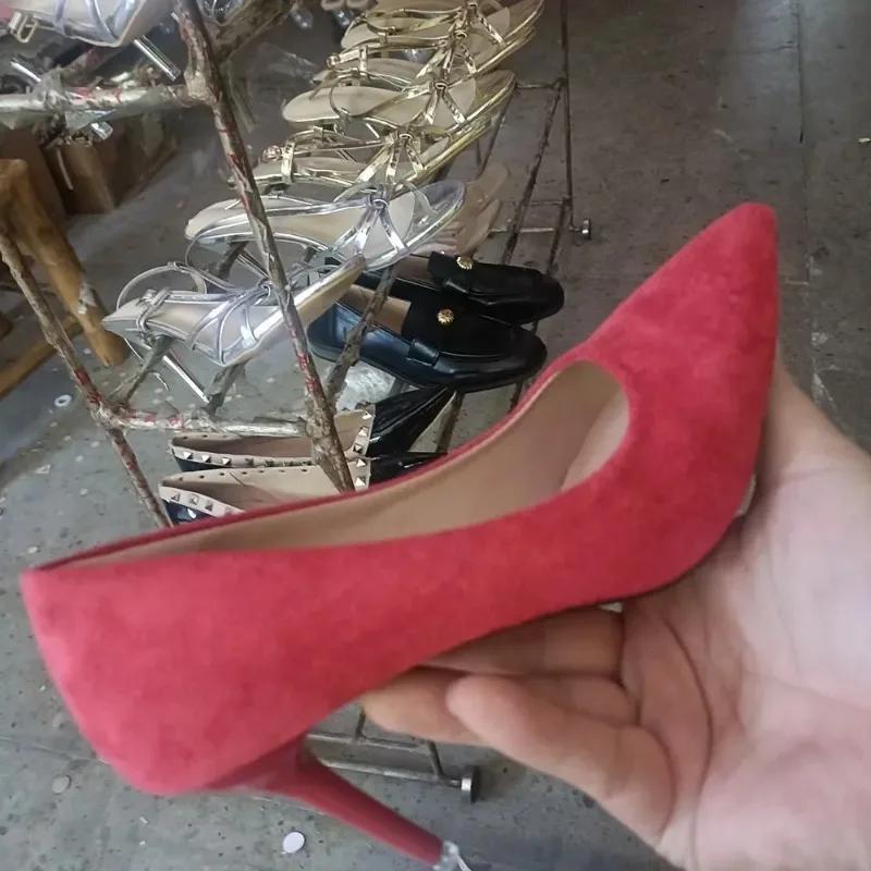 Мода 2025 Обувь Туфли-лодочки на тонком каблуке с острым носком Новая замшевая черная красная синяя женская обувь большого размера 42