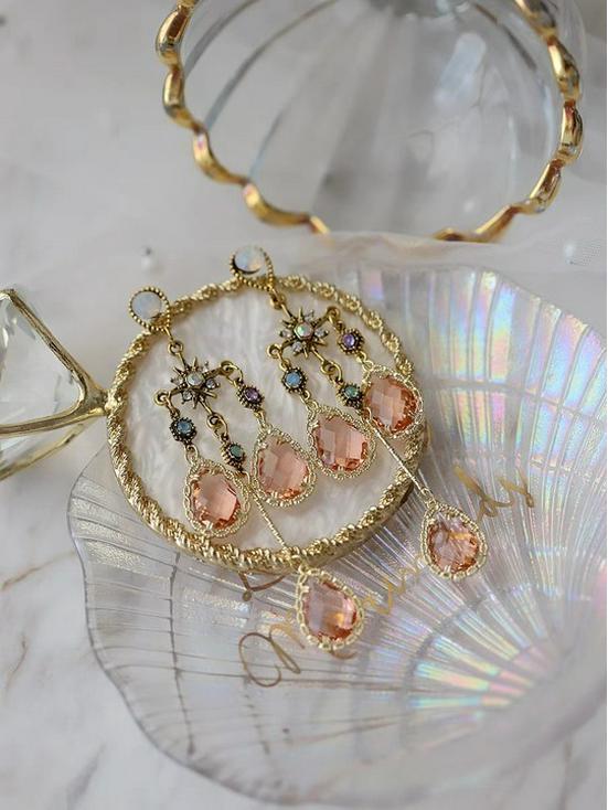 Изысканные серьги-кисточки из циркона: Блестящий, Универсальный, Минималистичный Дизайн с Привлекательностью Легкой Роскоши.