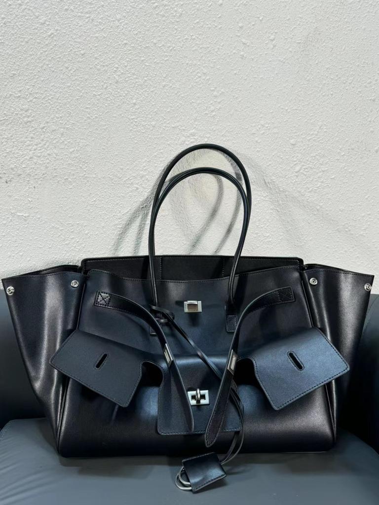 Нейтральная пикантная сумка для мотоцикла из коровьей кожи для девочек, новая большая вместительная сумка для поездок на работу на плечо с замком в стиле панк-тоут, сумка-крыло