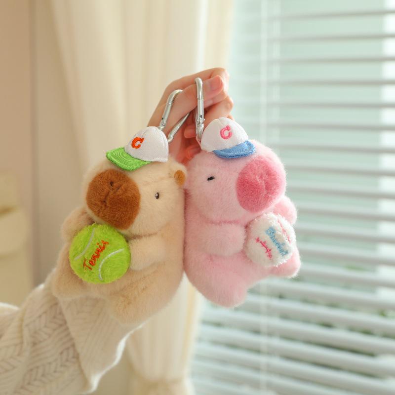 Плюшевая игрушка Капибара Сопливый Мишка: Милый брелок для бейсболки с браслетом на кнопке