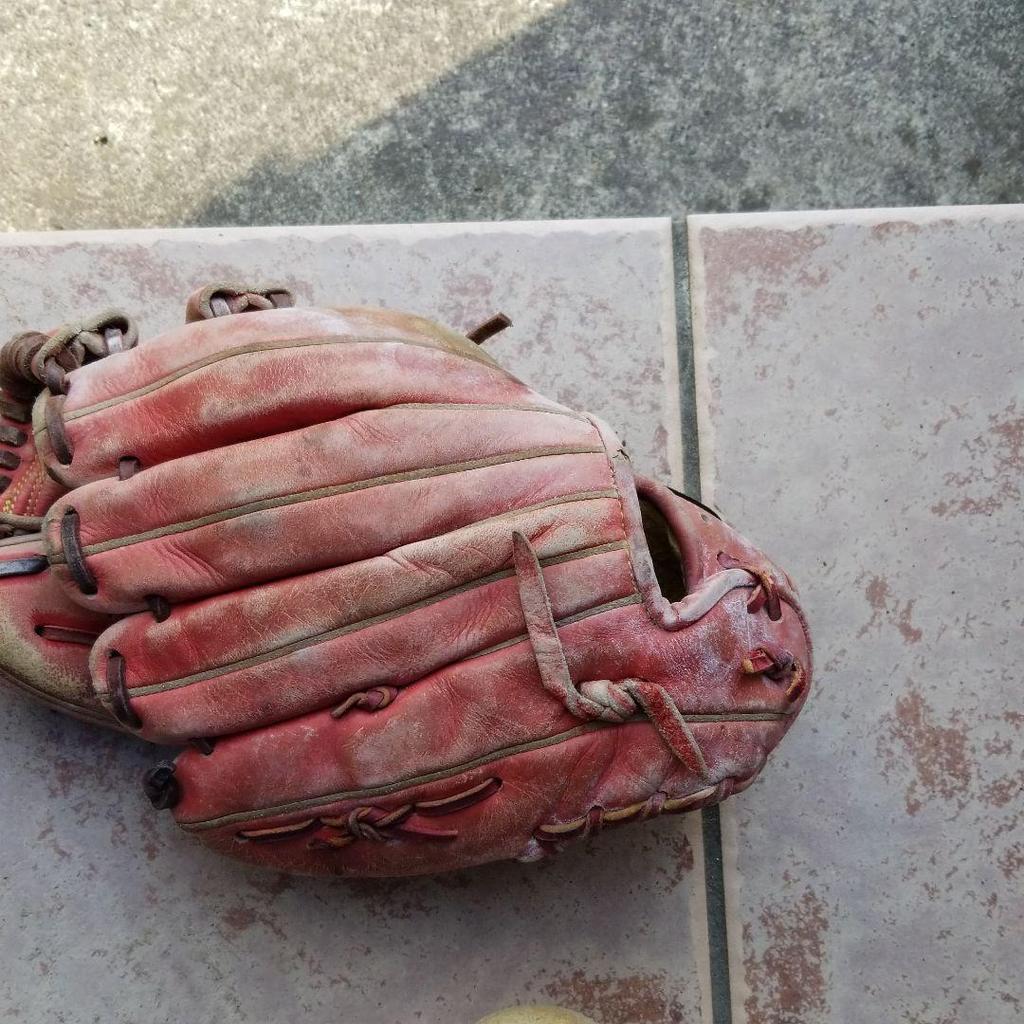 Использованная новая модель директора Икеяма! Редкий! Софтбольный мяч Wilson модели Икеяма для шорт-стопа