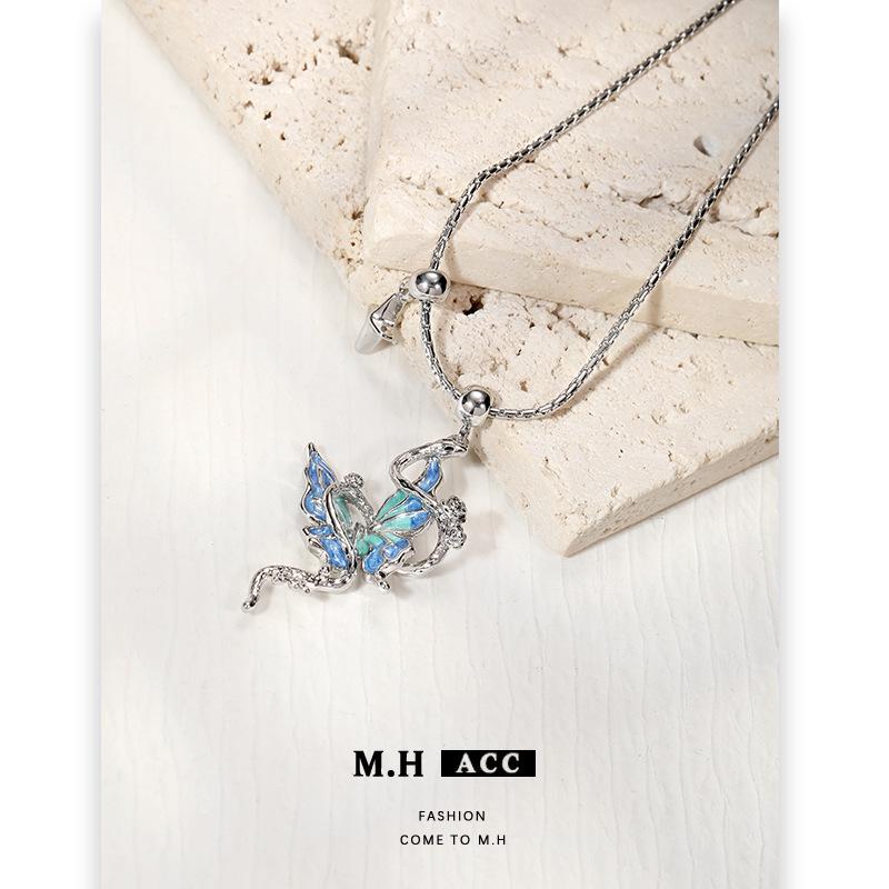 Ожерелье с бабочкой и змеей: Роскошная осенне-зимняя цепочка для свитера с элегантной подвеской