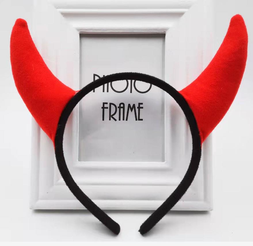 Золотой блестящий головной убор с дьявольскими рожками из пайеток для рождественского и хэллоуинского выступления.