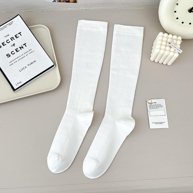 Компрессионные гольфы выше колена в японском стиле черного и белого цвета для прыжков и фитнеса