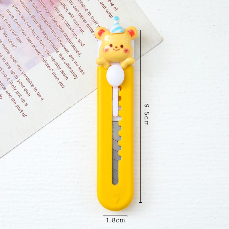 Bear Art Knife - Cute Cartoon Student Office Paper Cutter (Portable and Compact)