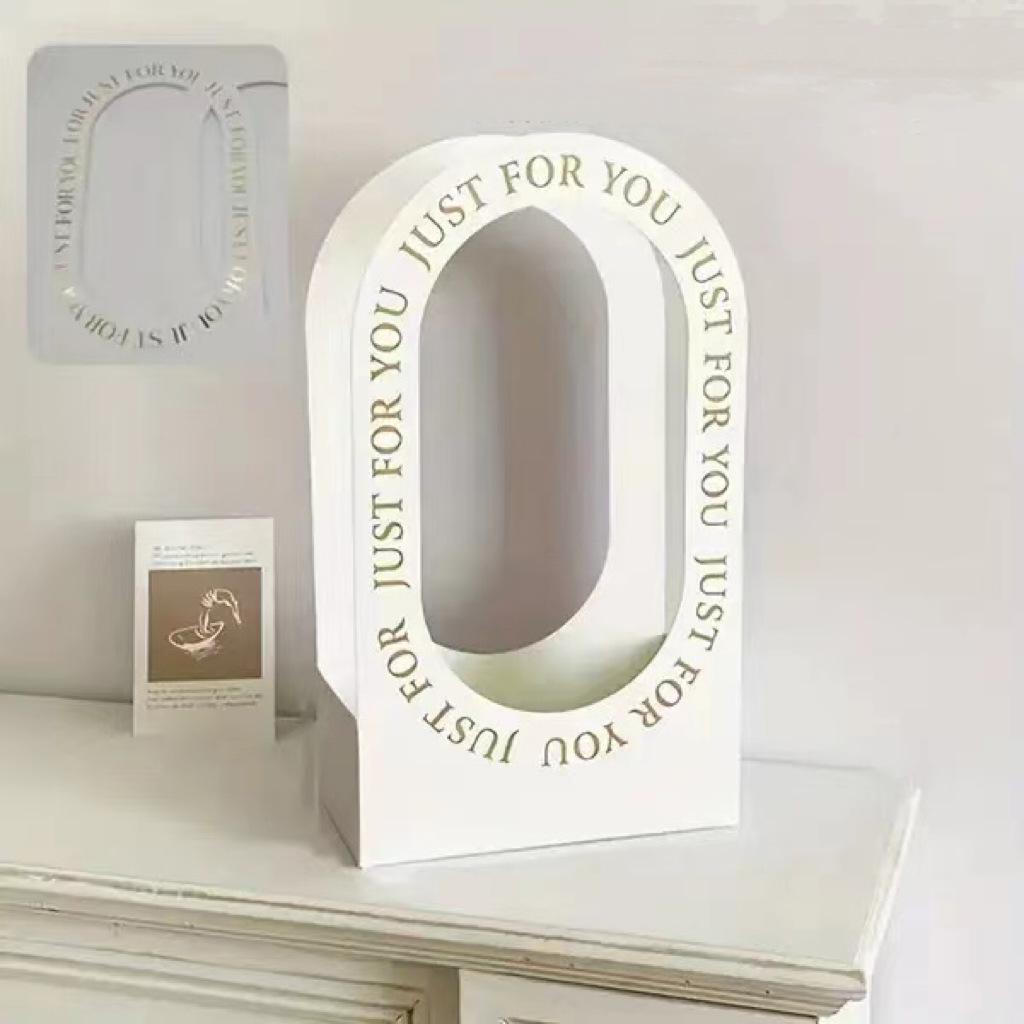 Полая ручная корзина для букета на День учителя - Цветочная композиция и подарочная упаковка