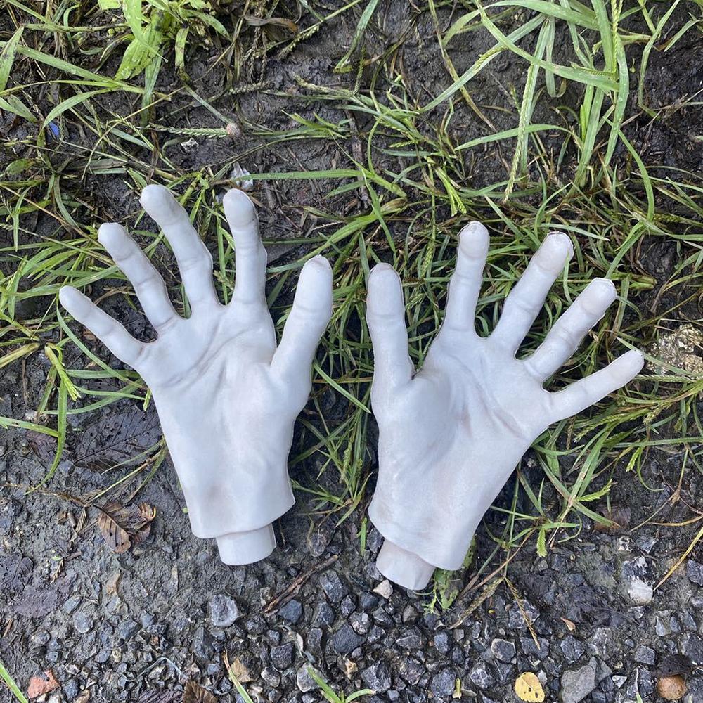 Pair Plastic Artificial Creepy Hands Halloween Haunted House Decoration Ornament