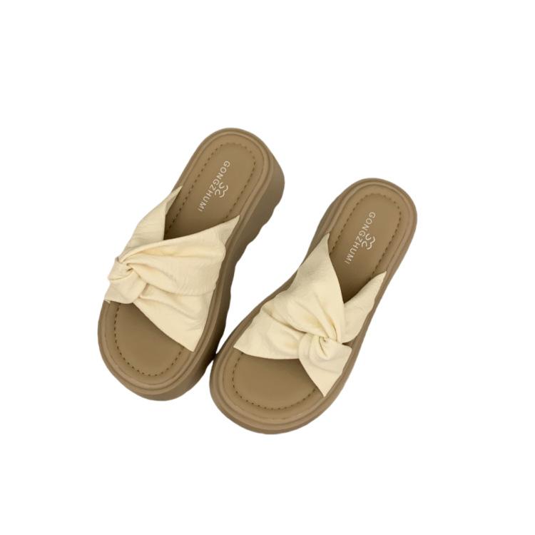 Французские шлепанцы на толстой подошве с увеличением роста для женской летней носки 2025 новые высококлассные феи с юбкой отпуск прохладные шлепанцы